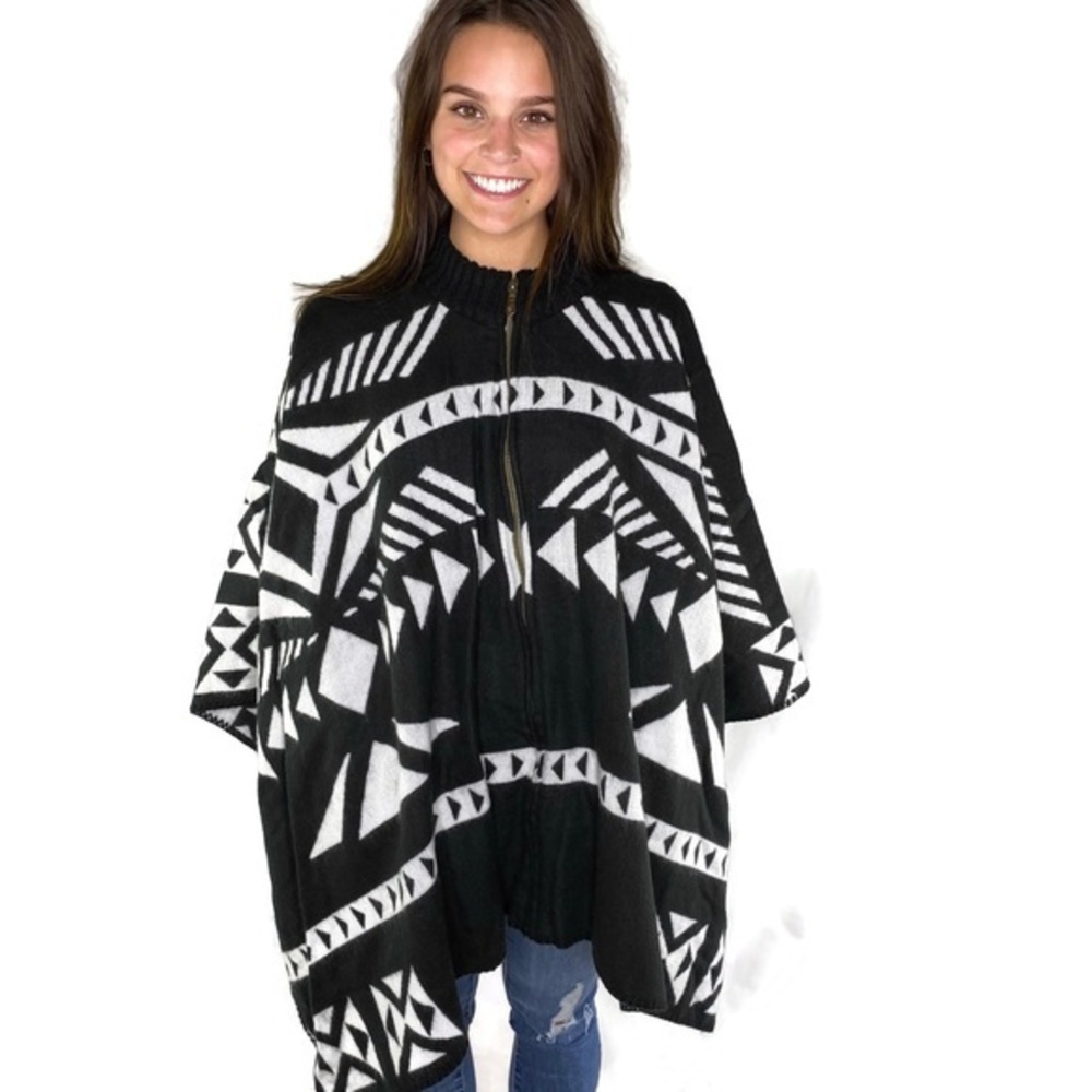 Cowgirl Legend Black & White Aztec Print ZIP Shawl